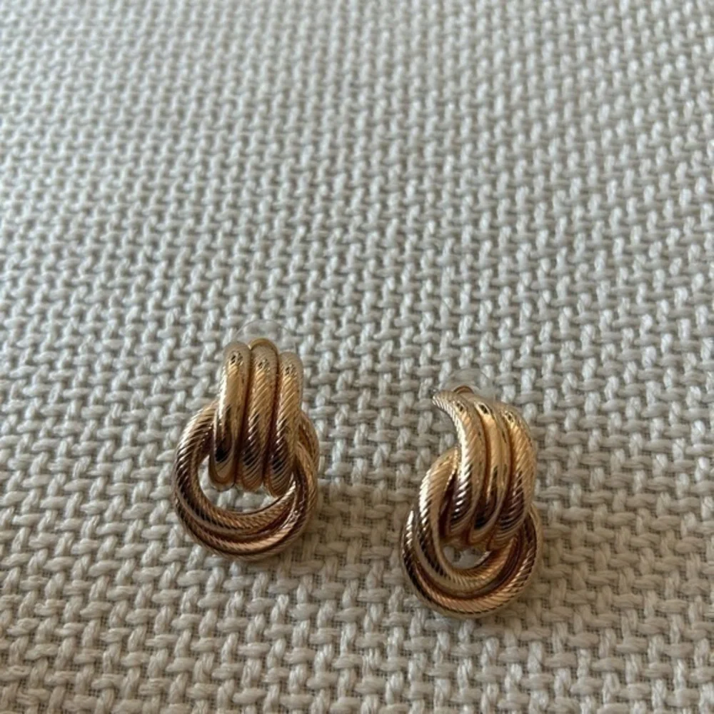 NWB Hoop gold Earrings